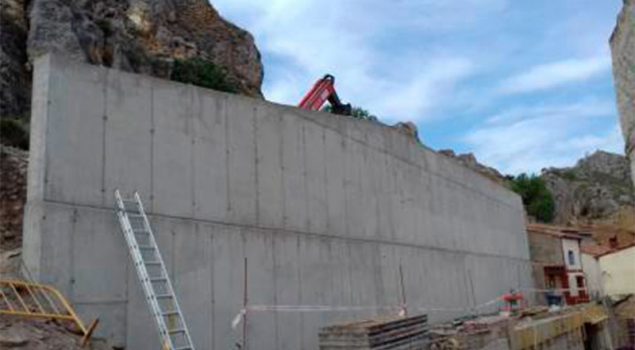 Construcción de muros de contención en Berdejo